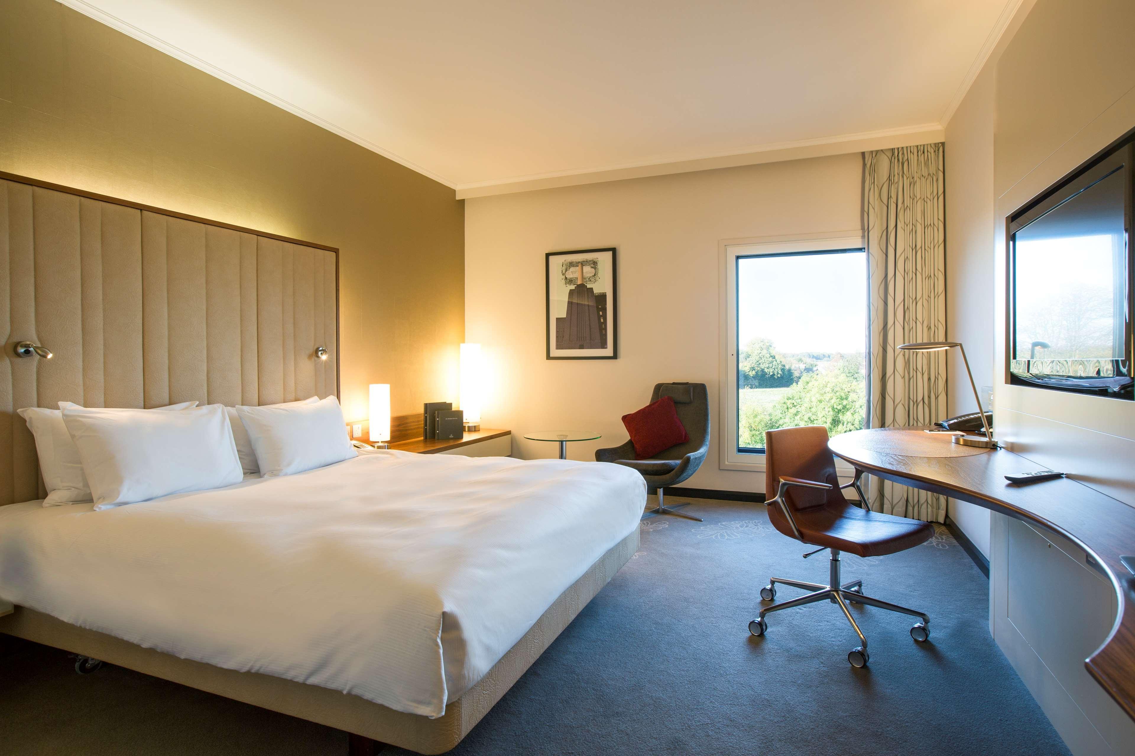 ฮิลตัน ลอนดอน ฮีธโทรว์ แอร์พอร์ต เทอร์มินอล 5 Hotel ฮิลลิงดัน ภายนอก รูปภาพ