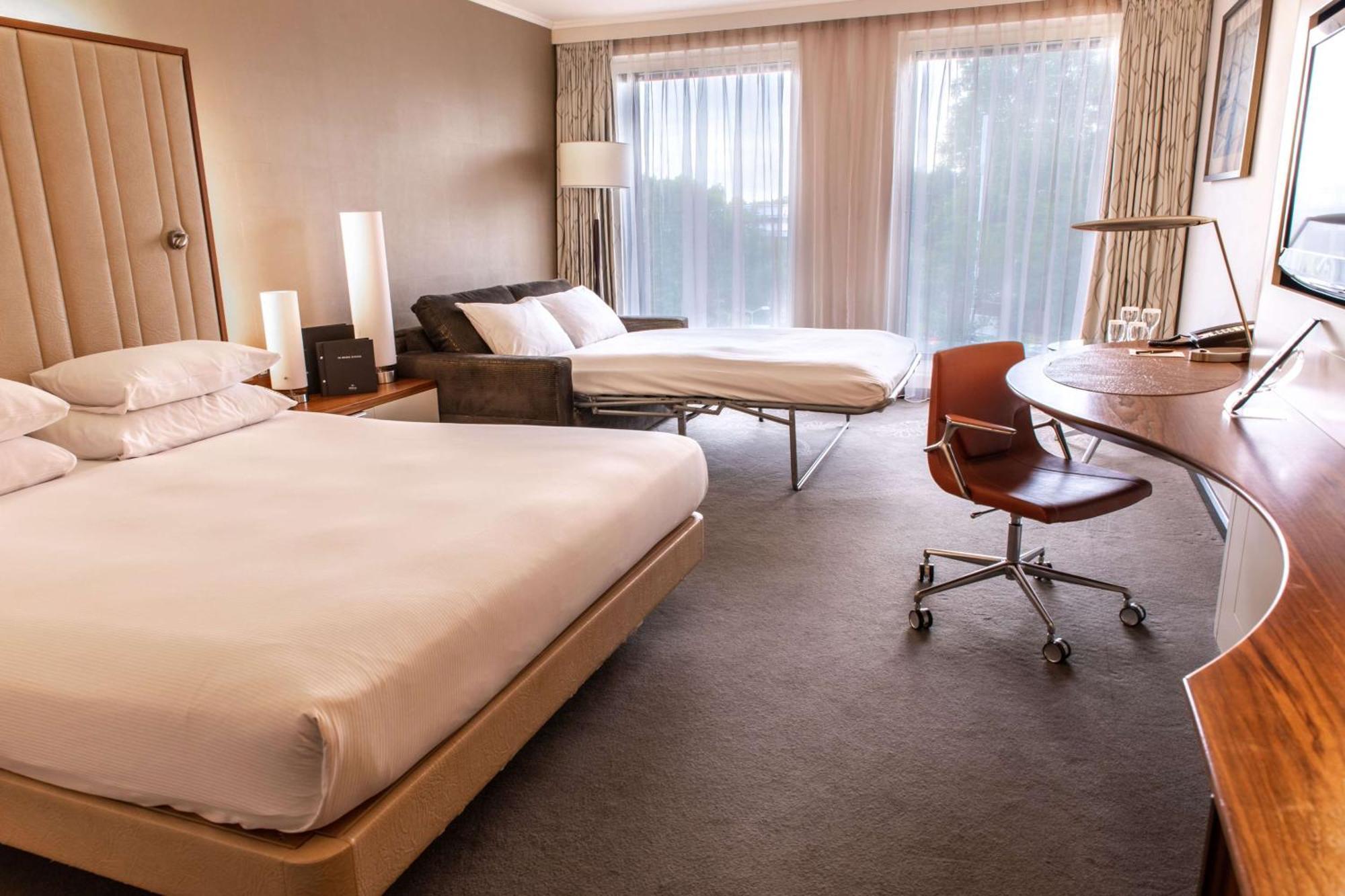 ฮิลตัน ลอนดอน ฮีธโทรว์ แอร์พอร์ต เทอร์มินอล 5 Hotel ฮิลลิงดัน ภายนอก รูปภาพ
