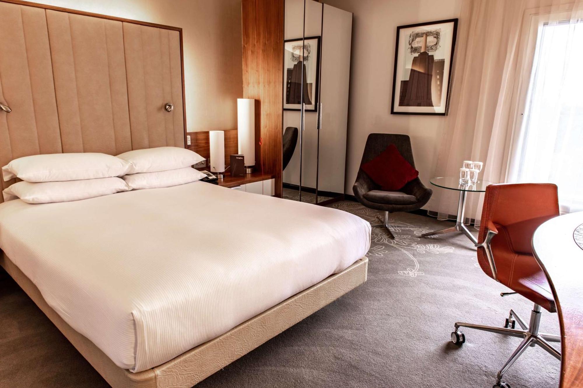 ฮิลตัน ลอนดอน ฮีธโทรว์ แอร์พอร์ต เทอร์มินอล 5 Hotel ฮิลลิงดัน ภายนอก รูปภาพ